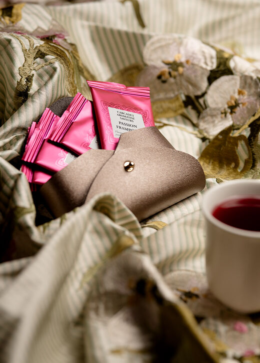 Dammann Frères red tea bags travel holder