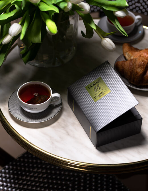 Dammann Happy Holidays Presentation box with black tea and green tea ·  Gourmet Club · El Corte Inglés
